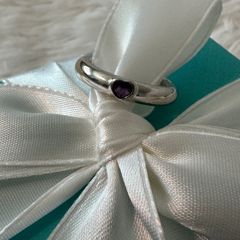 Tiffany & Co. White Gold 750 18kt Ring with Amethyst Heart Gem